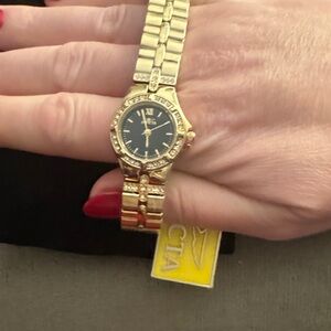 Brand new Invicta Gold-tone Women's Wristwatch with Black Dial and Crystal